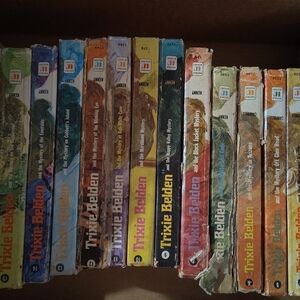 Vintage Trixie Belden Mystery Book